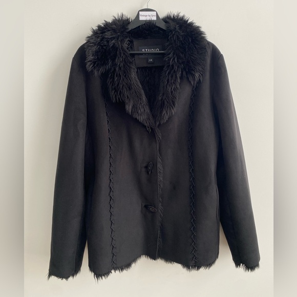 Liz Claiborne Jackets & Blazers - Liz Claiborne Black Blazer with Faux Fur Collar